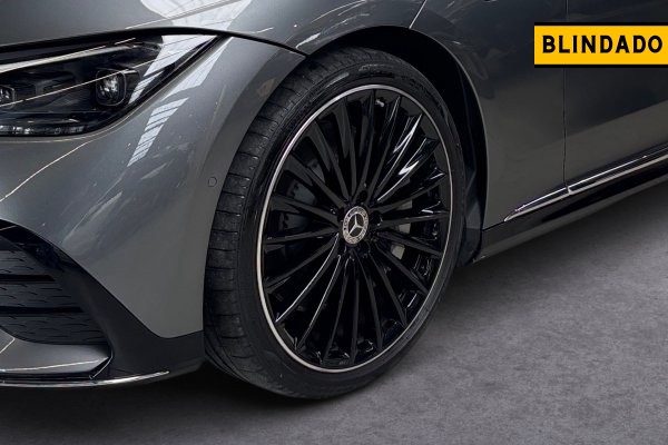 MERCEDES-BENZ EQE 300 89 KW ELÉTRICO AMG LINE 2023/2023